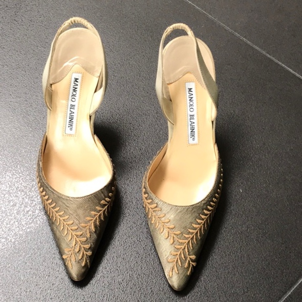 Manolo Blahnik Gold Embroidered Women's Shoes worn Once